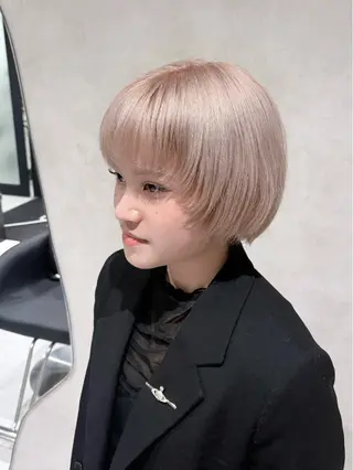 ショート カラー 《.Xian》 アカリ/艶髪カラーのヘアスタイル