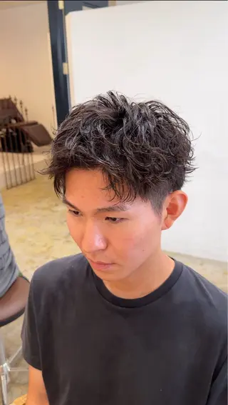 メンズ メンズパーマ特化 三宅陸斗のヘアスタイル