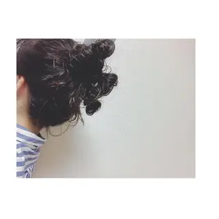 セミロング パーマ ヘアアレンジ くるくるパーマ aikoのヘアスタイル