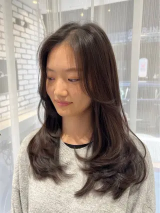 セミロング レイヤーカット 早崎太生のヘアスタイル