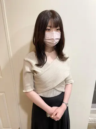 セミロング カラー MIOベージュカラー 柔らかいカラーのヘアスタイル