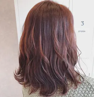 ミディアム カラー desirbeaux 佐藤愛のヘアスタイル