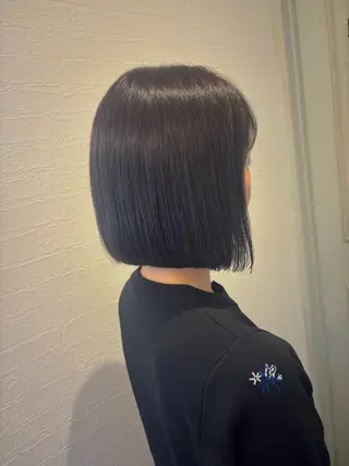 ショート 酸性ストレート✨ 艶カラー✨谷口倭子のヘアスタイル