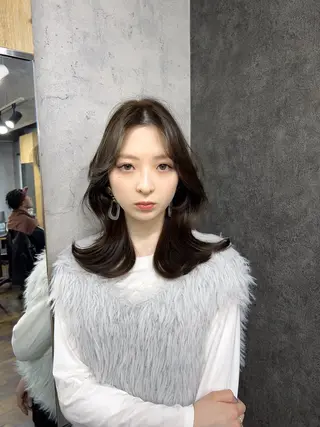 ミディアム カラー ヘアアレンジ レイヤー/顔周り 韓国ヘア森田和貴のヘアスタイル