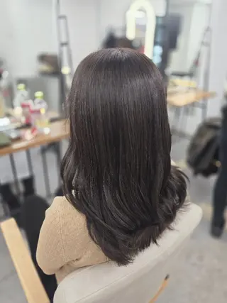 ミディアム カラー 近藤 菜々美のヘアスタイル