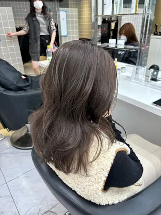 ロング カラー 抜け感レイヤー︴ ニュアンスカラーのヘアスタイル
