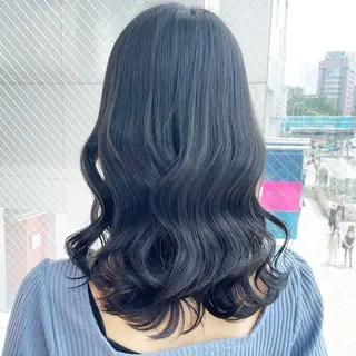 セミロング カラー メンズ センターパート特化 井上健太のヘアスタイル