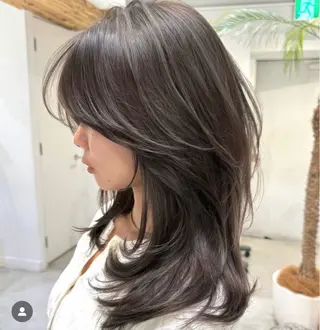 セミロング 🌟デザインカラー 久保悠那のヘアスタイル