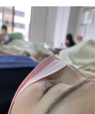 マツエク・マツパ タケタ モカのヘアスタイル