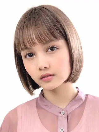 ショート レイヤーカット/ボブ ヘア/透明感カラーのヘアスタイル
