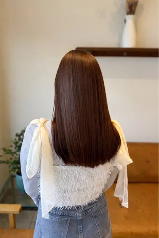 カラー 💠艶髪うるうる🫧 髪質改善ストレートのヘアスタイル