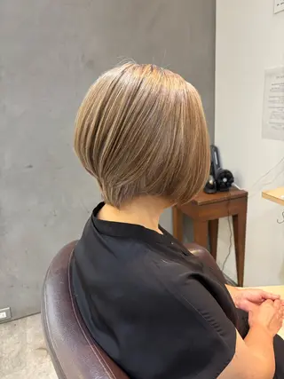 ショート カラー RISE SWELL 江坂momoneのヘアスタイル
