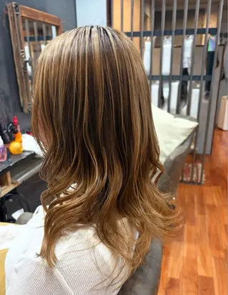 セミロング カラー ヘアアレンジ 烏山 達也のヘアスタイル