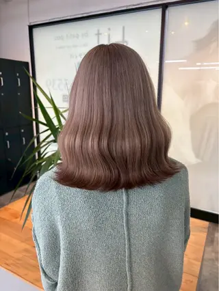 セミロング 🔥透明感&艶感カラ ー🔥蕾人のヘアスタイル