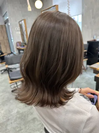 セミロング 鈴木 菜々映のヘアスタイル
