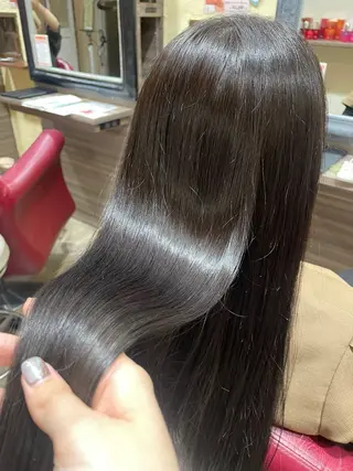 ロング 色落ちまで可愛い🩷 透明感🩵安江理緒のヘアスタイル