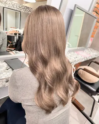 セミロング カラー quill クイル　ツボイタクマのヘアスタイル
