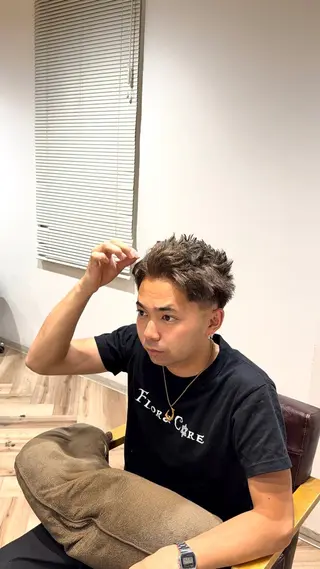 ショート カラー パーマ メンズ 小礒 幸輝のヘアスタイル