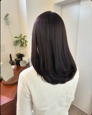 ミディアム 顔まわりレイヤー 透明感カラー🩵🩵のヘアスタイル