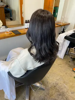 ミディアム カラー MIOベージュカラー 柔らかいカラーのヘアスタイル