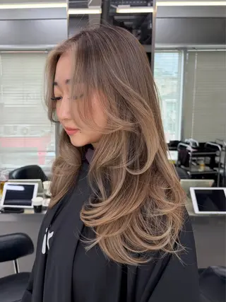 セミロング アンナ🦋海外ヘア バレイヤージュのヘアスタイル