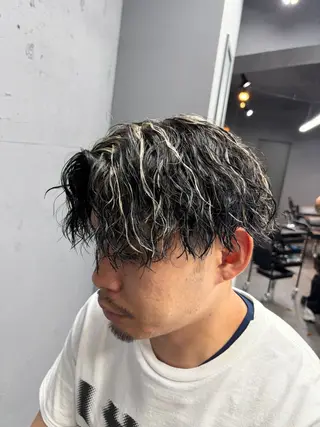 ミディアム 宮本 涼太郎のヘアスタイル