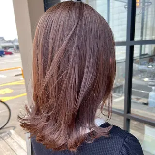 ミディアム 岸下 理緒のヘアスタイル