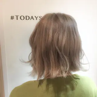 ミディアム カラー ホワイト&レイヤーカ ットエクステ長畠俊輔のヘアスタイル