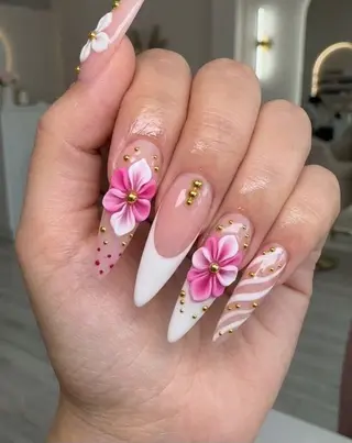 ネイル Rina Nail.Blingのネイルデザイン