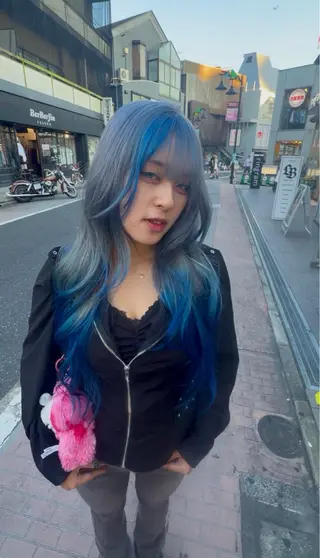 ロング カラー デザインカラー🌈 メイク💄ヒカリ🌟のヘアスタイル
