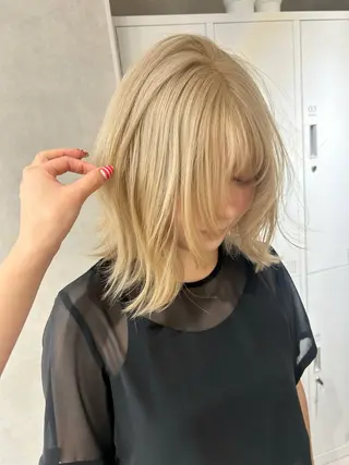 セミロング カラー moe🎀 透明感カラーのヘアスタイル