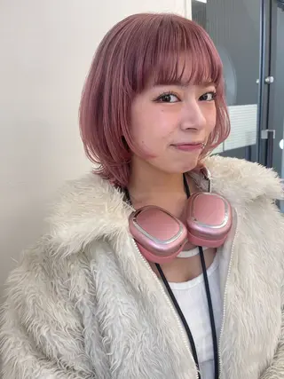 ミディアム カラー 💓パーマ，💗 レイヤーカットのヘアスタイル
