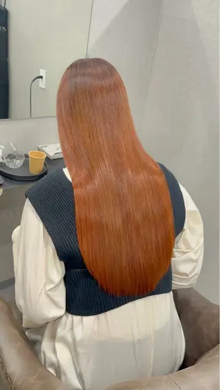 ロング SLASH ホワイト 伊藤眞代のヘアスタイル