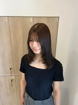 ミディアム ルプラボウ 鈴木 莉菜のヘアスタイル