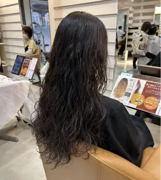 パーマ 松尾 茉優のヘアスタイル