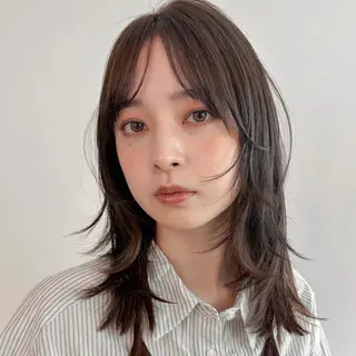 セミロング まほ/レイヤーカット 🍒🤍透明感カラーのヘアスタイル