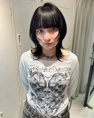 ミディアム ブリーチ/ウルフ ハッシュカット/石山のヘアスタイル