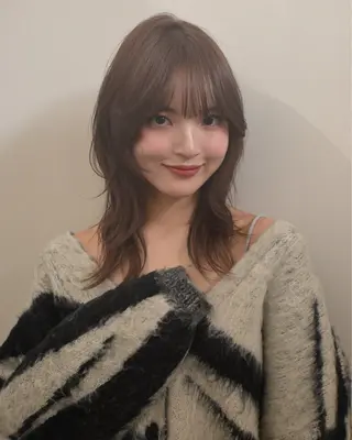 ミディアム カラー aya / ニュアンスカラーのヘアスタイル