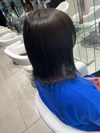 ミディアム カラー 岡野 芽依のヘアスタイル