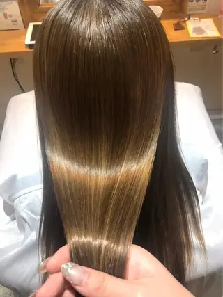 ミディアム カラー レイヤー×艶髪特化 マネージャー安藤光司のヘアスタイル
