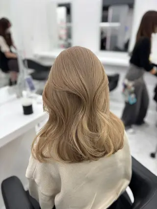 ミディアム カラー 抜け感レイヤー︴ ニュアンスカラーのヘアスタイル