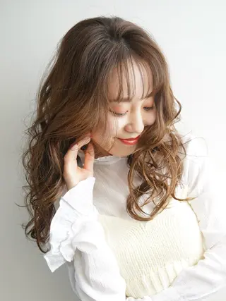 セミロング カラー パーマ ヘアアレンジ イルミナカラー/レイ ヤーカット/三好春奈のヘアスタイル