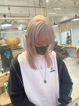 セミロング カラー メンズ ミルクティー× グレージュMOMOのヘアスタイル
