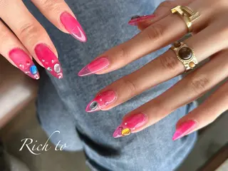 ネイル Rich to 舟橋のネイルデザイン