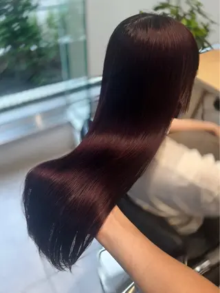 セミロング カラー ミオ💎ショート 透ける暗髪のヘアスタイル
