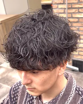 パーマ メンズ シャドウ/フェザー 朝崎倭斗のヘアスタイル