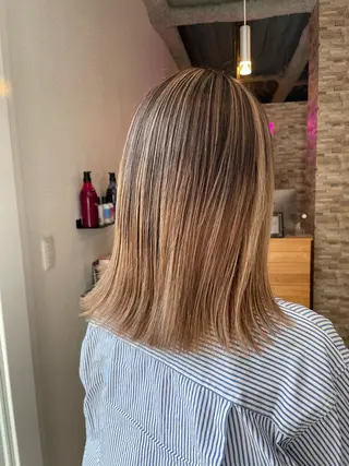 セミロング カラー YUI/ ブリーチカラー🌷のヘアスタイル
