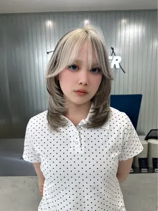 ロング カラー ヘアアレンジ 艶カラー/ハイトーン /レイヤーカットのヘアスタイル