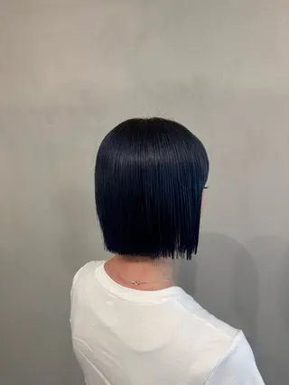カラー もも ボブ/艶カラーのヘアスタイル