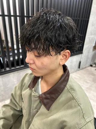 ショート パーマ メンズ 勝毛 広貴のヘアスタイル